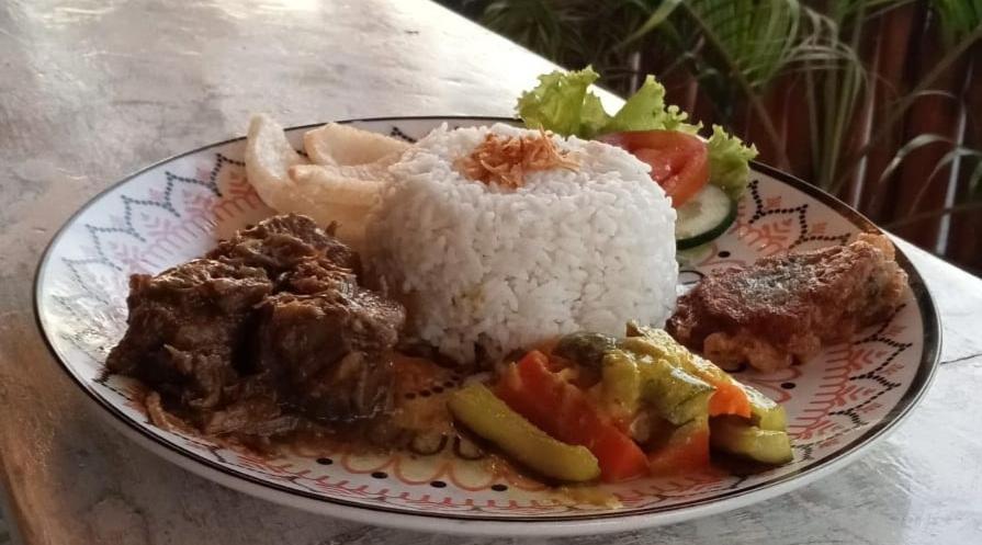 Sarinah Beach - Bistro & Bungalow Batununggul Ngoại thất bức ảnh