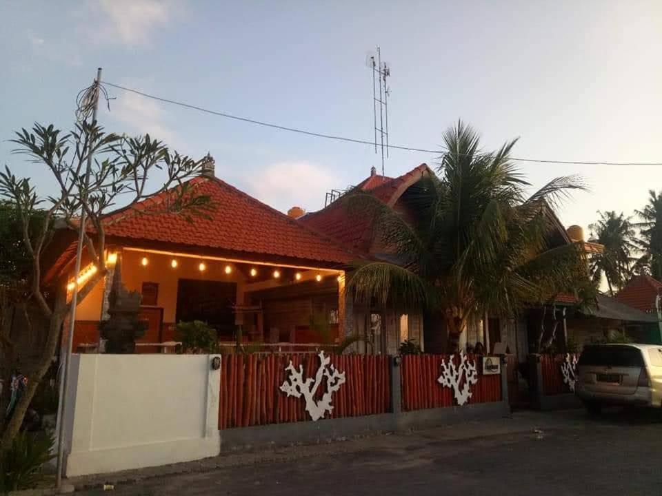 Sarinah Beach - Bistro & Bungalow Batununggul Ngoại thất bức ảnh