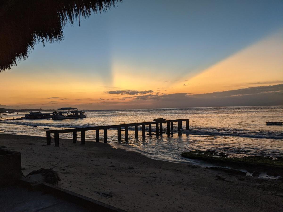 Sarinah Beach - Bistro & Bungalow Batununggul Ngoại thất bức ảnh