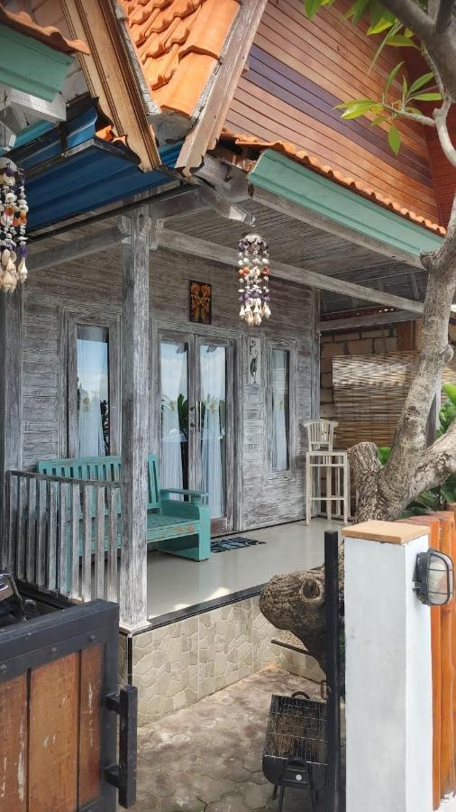 Sarinah Beach - Bistro & Bungalow Batununggul Ngoại thất bức ảnh