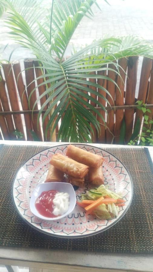 Sarinah Beach - Bistro & Bungalow Batununggul Ngoại thất bức ảnh
