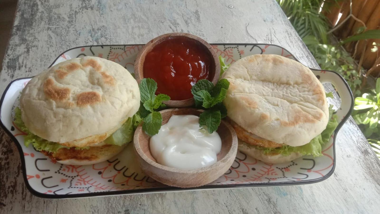 Sarinah Beach - Bistro & Bungalow Batununggul Ngoại thất bức ảnh
