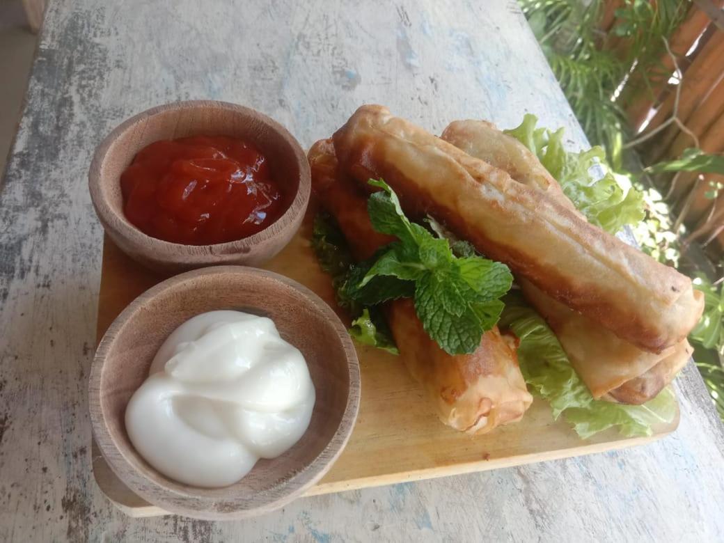 Sarinah Beach - Bistro & Bungalow Batununggul Ngoại thất bức ảnh
